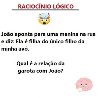 Joao aponta para uma menina na rua